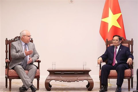 Primer ministro de Vietnam recibe a presidente y director ejecutivo de Murphy Oil de EE.UU.
