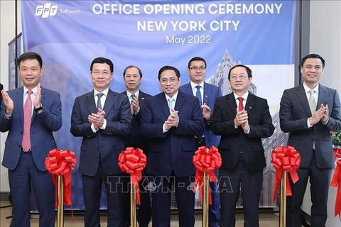 Premier vietnamita asiste a la inauguración de segunda oficina de FPT en Nueva York