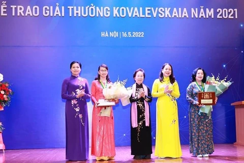 Entregan premio Kovalevskaia 2021 a destacadas científicas vietnamitas