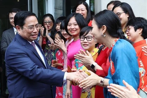 Exhortan a vietnamitas en EE.UU. a seguir contribuyendo al desarrollo del país de origen