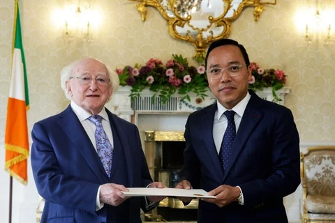 Embajador vietnamita presenta cartas credenciales al presidente irlandés