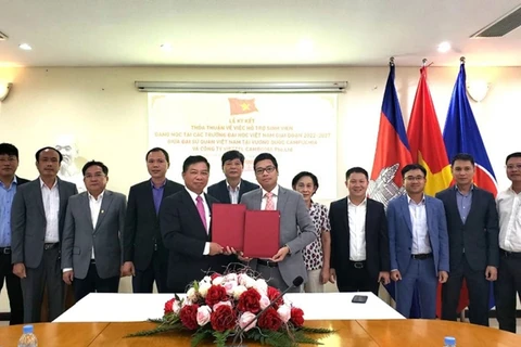 Empresas vietnamitas en Camboya apoyan a compatriotas en circunstancias difíciles