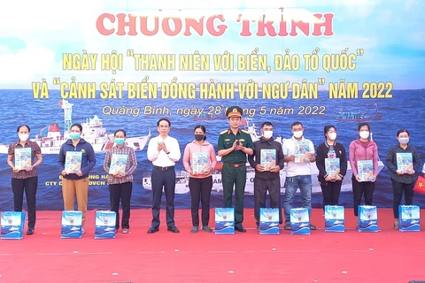 Jóvenes de provincia vietnamita de Quang Binh por proteger mar e islas de la Patria
