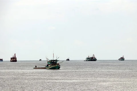 Provincia de Ca Mau equipa barcos pesqueros con dispositivo de monitoreo