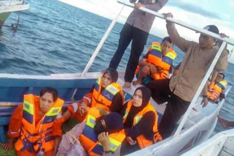 Indonesia: 31 personas rescatadas y 11 desparecidas tras hundimiento de ferry