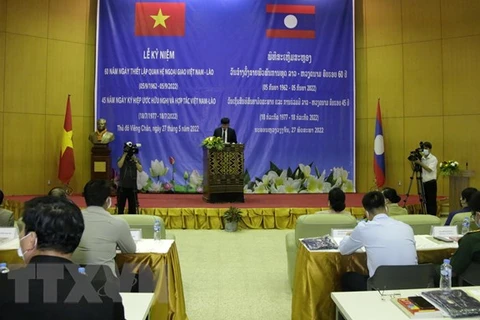 Ministro laosiano alaba cooperación educativa con Vietnam