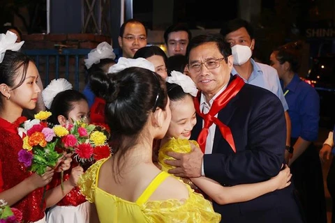 Premier de Vietnam llama a intensificar protección infantil