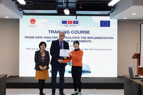 Unión Europea y Vietnam se esfuerzan por evaluar implementación de EVFTA