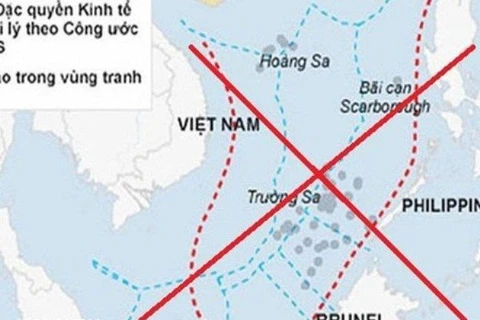 Detectan una empresa vietnamita colgando mapa que viola soberanía nacional sobre archipiélagos 