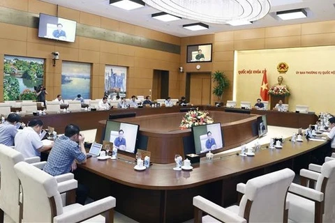 Comité Permanente del Parlamento vietnamita evalúa paquetes para desarrollo económico
