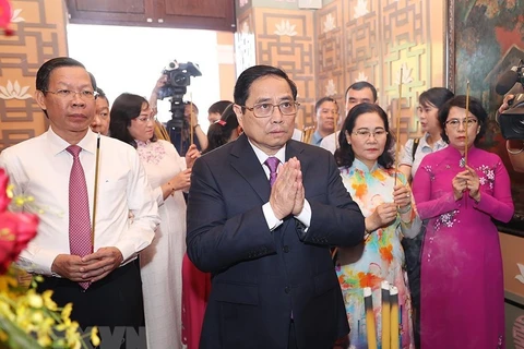 Primer ministro de Vietnam rinde homenaje al Presidente Ho Chi Minh