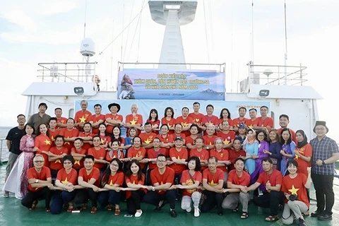Resaltan orgullo de vietnamitas residentes en ultramar por mares nacionales