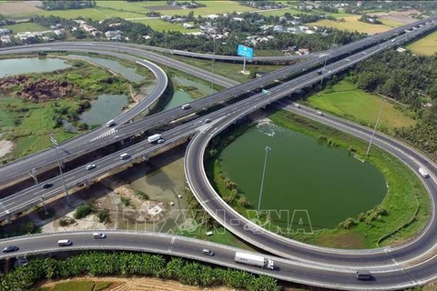 Parlamento vietnamita debate sobre asuntos relativos al sistema de autopistas