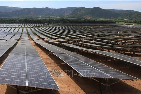 EE.UU. considera exenciones fiscales para baterías solares: Consejos para empresas vietnamitas