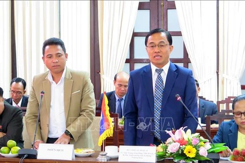 Provincias vietnamita y laosiana refuerzan cooperación en diversos sectores