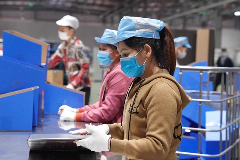 Suministrarán libreta electrónica de trabajo a millones de empleados vietnamitas