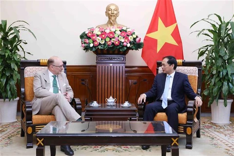 Canciller vietnamita afirma la importancia de relaciones con Suecia