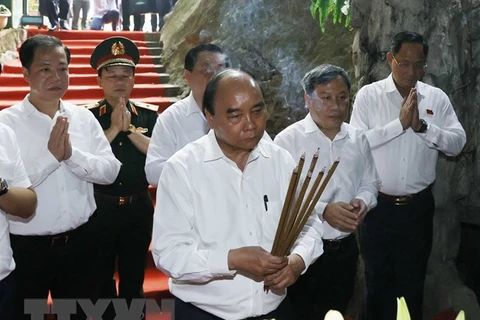 Presidente de Vietnam rinde homenaje a héroes caídos por independencia nacional