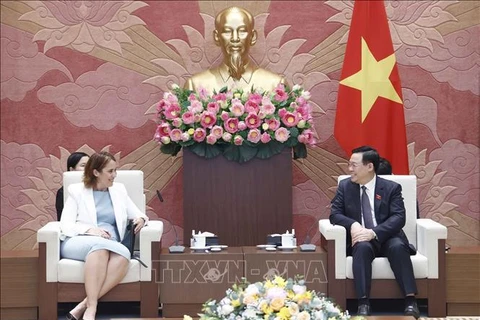 Presidente de Parlamento vietnamita recibe a embajadora neozelandesa 