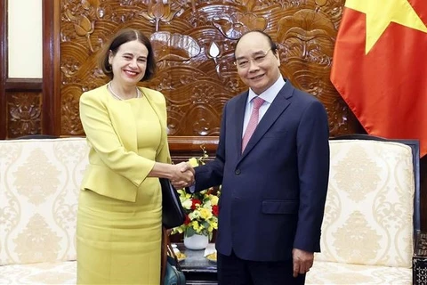 Presidente de Vietnam recibe a saliente embajadora de Australia