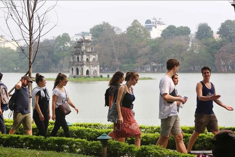 Hanoi apunta a recibir siete millones de turistas extranjeros para 2025