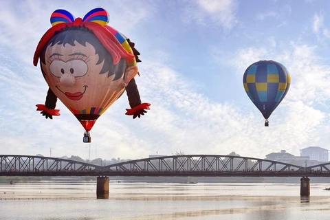 Admiran ciudad imperial de Hue a través del Festival de globos aerostáticos