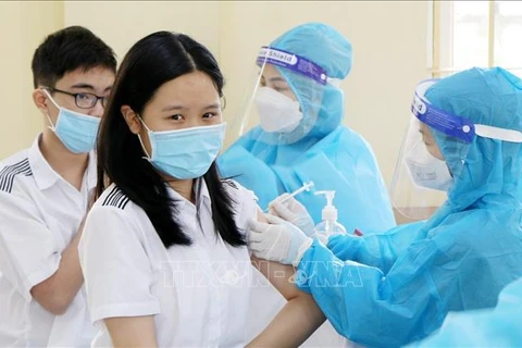 Vietnam por administrar dosis de refuerzo contra COVID-19 para niños de 12 a 17 años