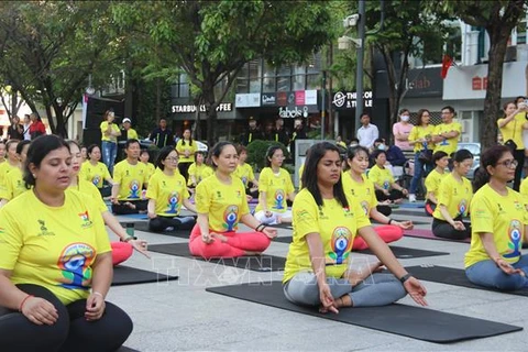 Ciudad Ho Chi Minh celebra Día Internacional del Yoga 