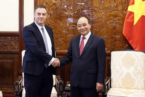 Recibe presidente vietnamita a embajadores salientes de Arabia Saudita, Israel y Azerbaiyán