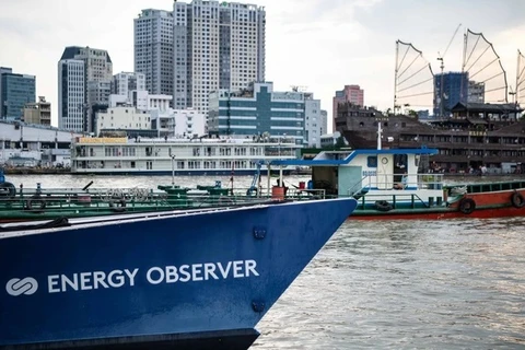 Barco propulsado por hidrógeno y energías renovables llega a Vietnam