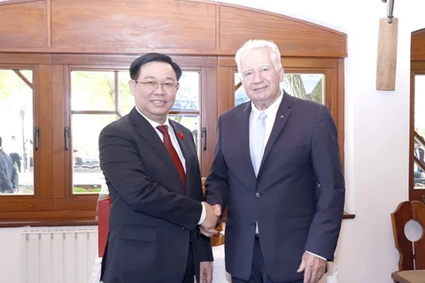 Máximo dirigente legislativo vietnamita se reúne con vicepresidente del Parlamento húngaro