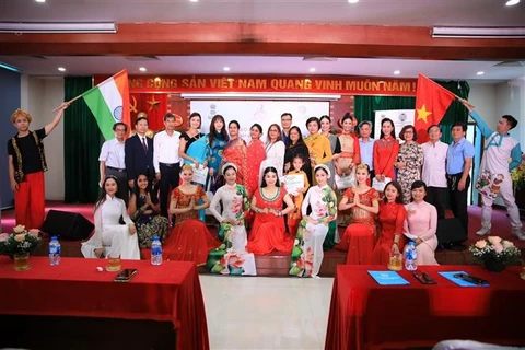 Celebran programa de intercambio amistoso por 50 aniversario de nexos diplomáticos Vietnam-India 