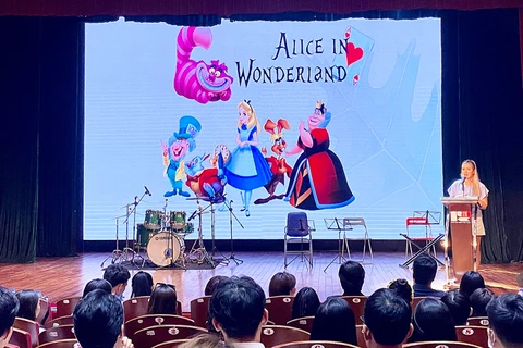 Lanzan proyecto musical "Alicia en el país de las maravillas" para jóvenes en Vietnam