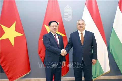 Vietnam profundiza nexos de asociación con Hungría y Reino Unido 