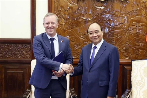 Presidente de Vietnam recibe a embajadores de Reino Unido y Bélgica 