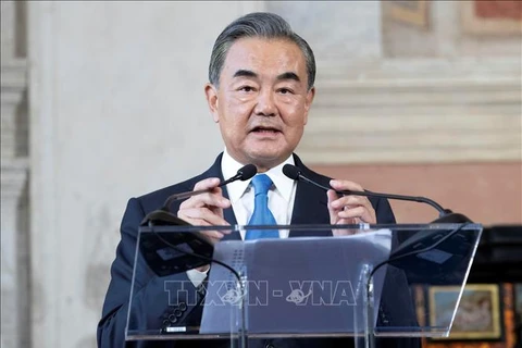 Ministro chino de Relaciones Exteriores visita Filipinas 