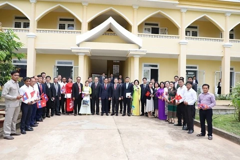 Entregan escuela financiada por ciudad vietnamita a Laos