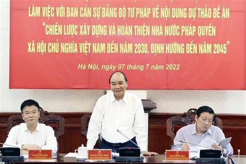 Prosiguen debates para perfeccionar proyecto de construcción de Estado de derecho socialista de Vietnam
