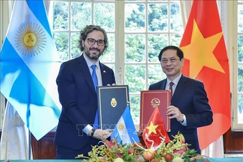 Vietnam y Argentina abogan por promover cooperación multifacética 