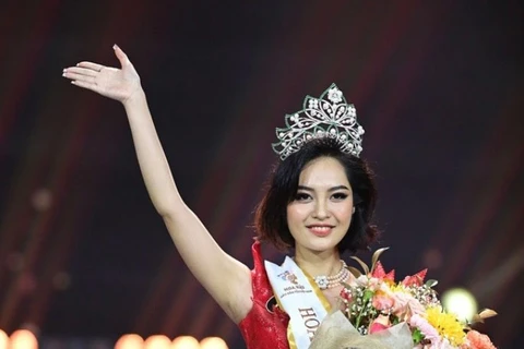 Nong Thuy Hang se corona como Miss Etnia Vietnam 2022