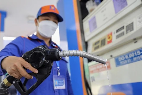 Precios de la gasolina se reducen por tercera vez consecutiva