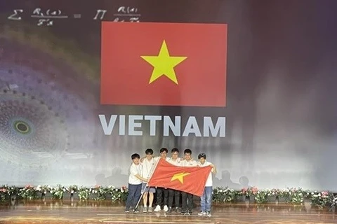 Presidente vietnamita aplaude a alumnos premiados en Olimpiadas Internacionales 