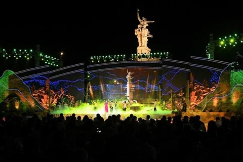 Celebran programa artístico en saludo a victoria de Dong Loc en Ha Tinh