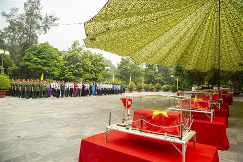 Rinden homenaje póstumo a internacionalistas vietnamitas fallecidos en Camboya