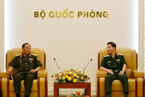Vietnam y Laos refuerzan cooperación en la defensa