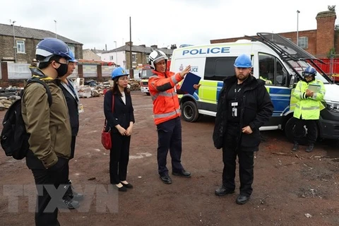 Embajada vietnamita en Reino Unido se reúne con autoridades locales sobre el incendio en Manchester