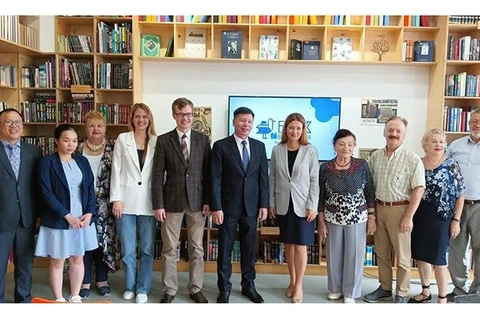 Exponen en ciudad rusa libros sobre cooperación con Vietnam