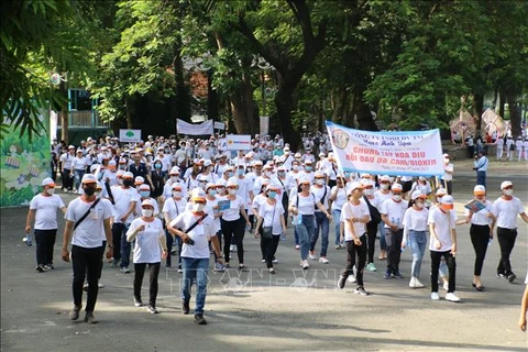 Más de cinco mil personas participan en caminata en apoyo a víctimas del Agente Naranja
