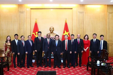 Profundizan cooperación entre Academia Nacional de Política Ho Chi Minh y socios singapurenses