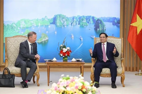 Primer ministro de Vietnam recibe al embajador saliente de Reino Unido